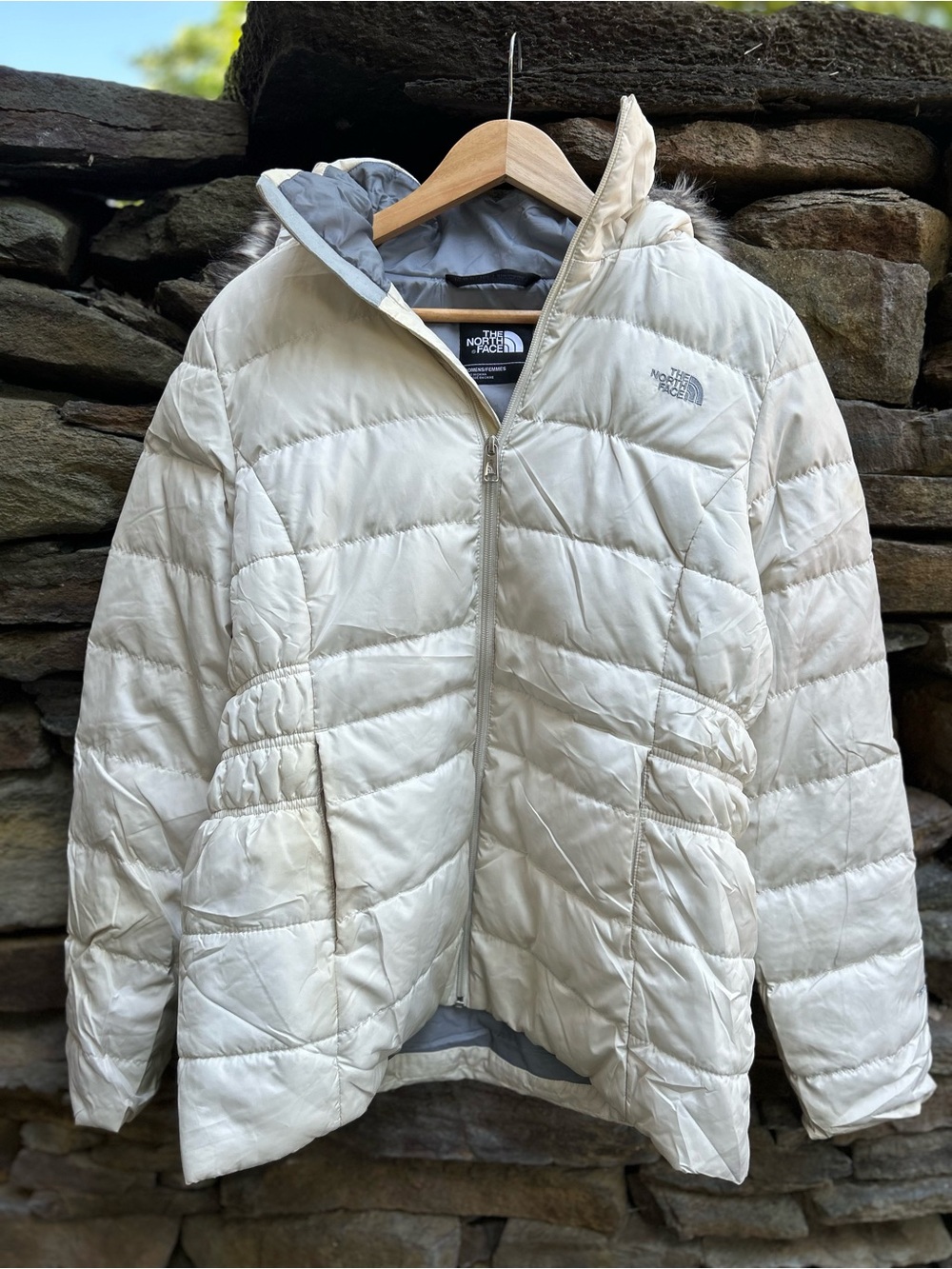 The North Face Women's White Puffer Jacket with Faux Fur Hood - Picture 2 of 4